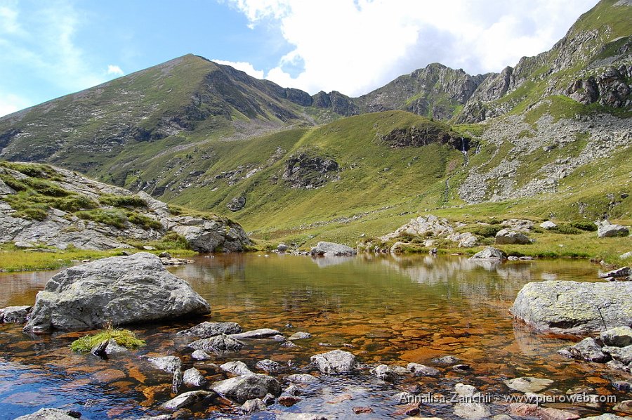 33 Pozze in prossimità del lago di Val Sambuzza.JPG